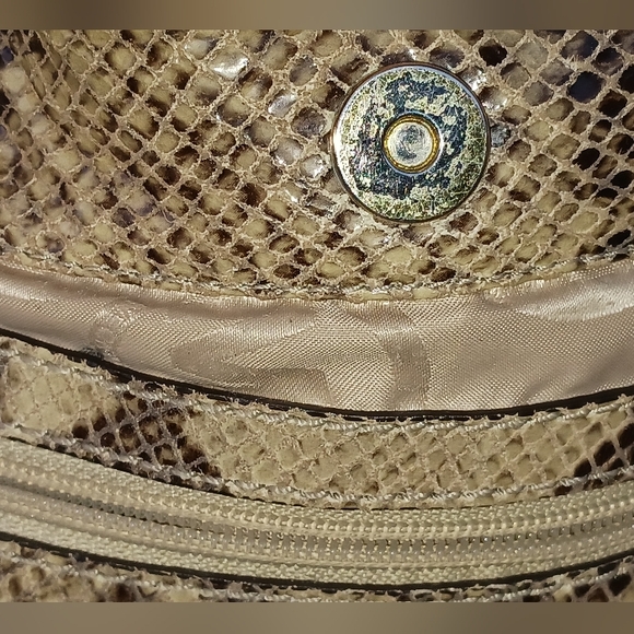 MK Shoulder Bag - Picture 8 of 12